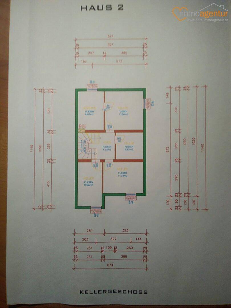 Grundriss des Kellergeschosses von Haus 2 mit verschiedenen Räumen.