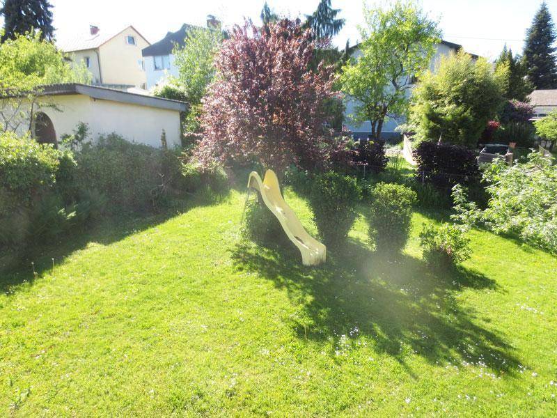 und herrlichem und uneinsehbarem Garten