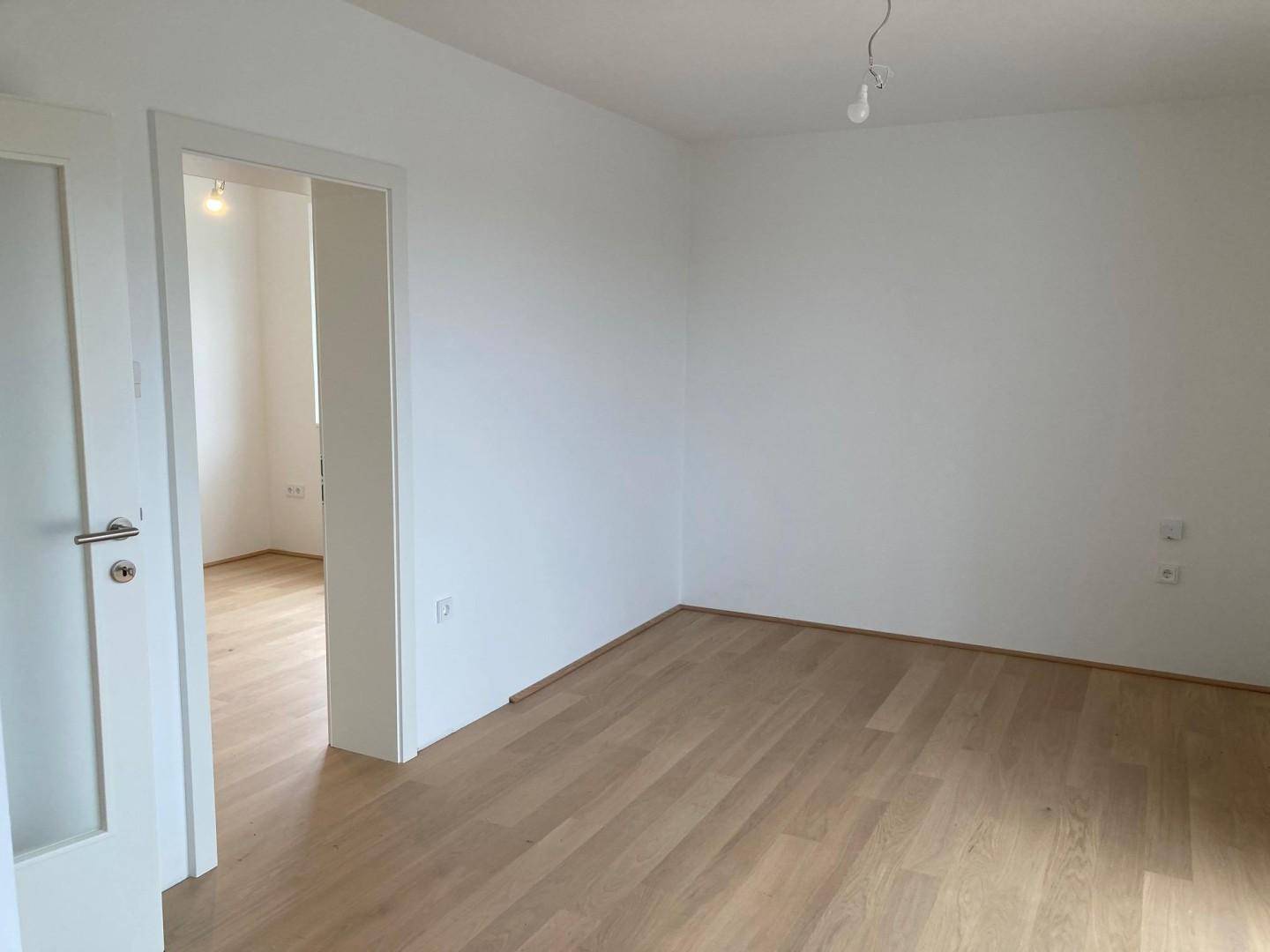 Erstbezug - Zweiraumwohnung - Blick ins Grüne - inkl. weißer Tischlerküche - Widok 3