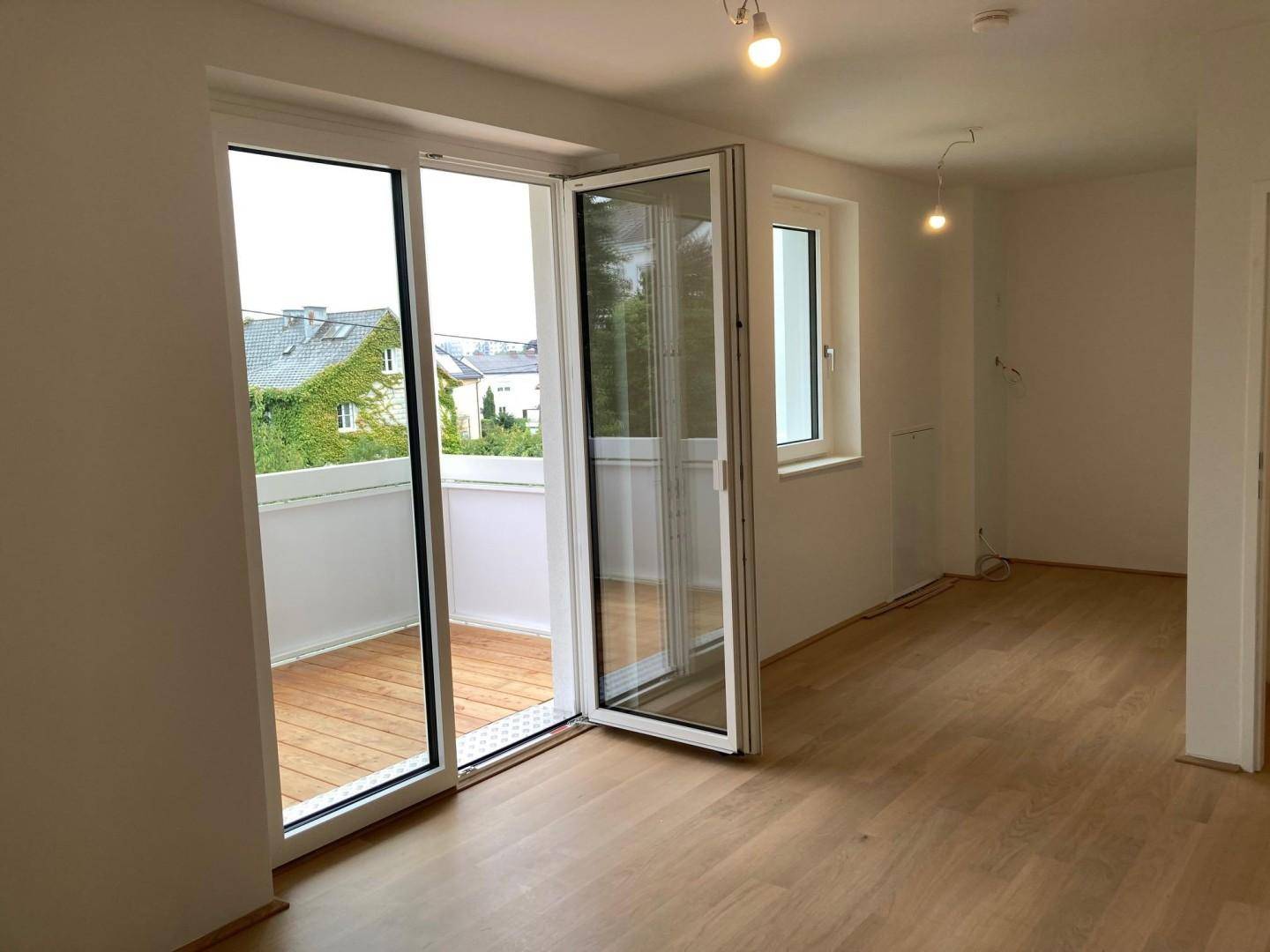 Erstbezug - Zweiraumwohnung - Blick ins Grüne - inkl. weißer Tischlerküche - Widok 2