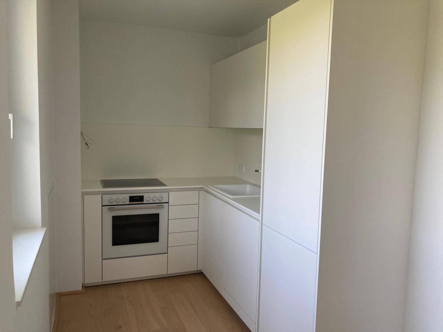 Erstbezug - Zweiraumwohnung - Blick ins Grüne - inkl. weißer Tischlerküche - Więcej