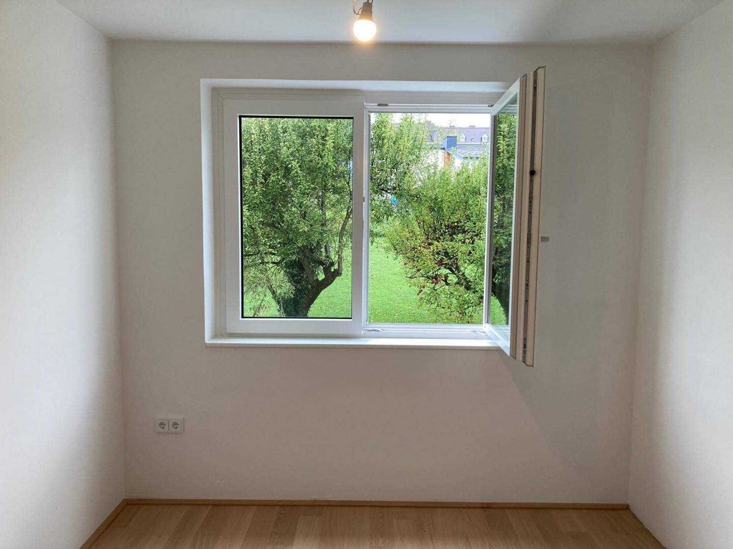 Erstbezug - Zweiraumwohnung - Blick ins Grüne - inkl. weißer Tischlerküche - Widok 4
