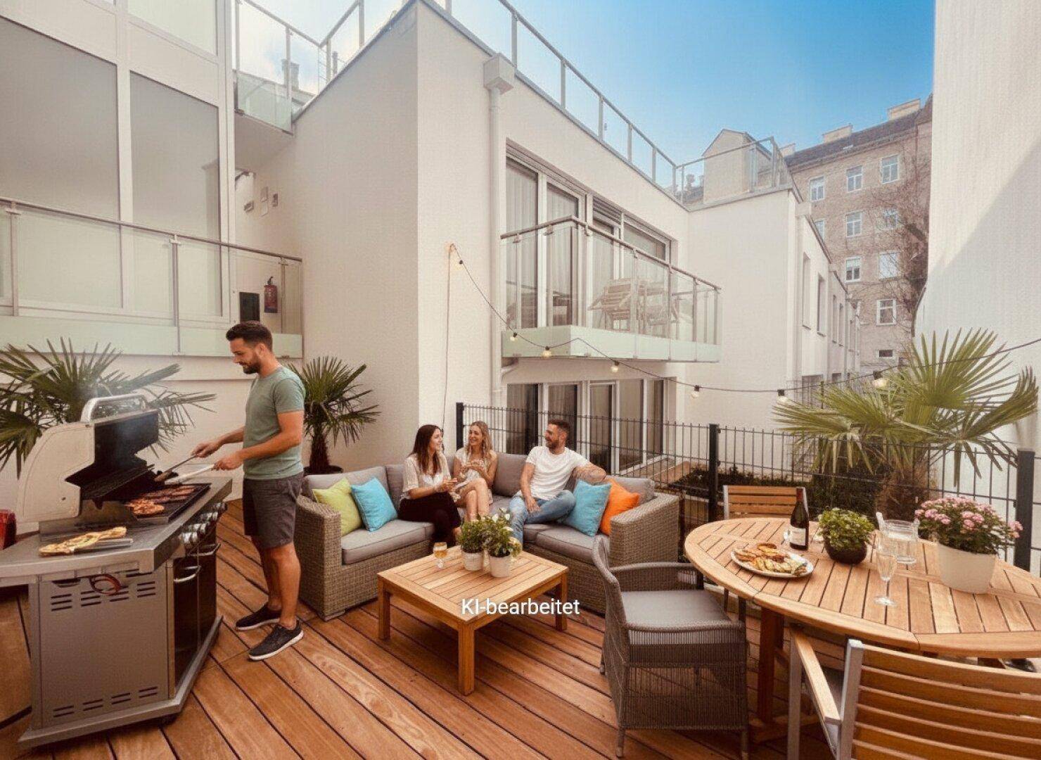 Moderne Dachterrasse mit Holzdeck, Grill und bequemen Lounge-Möbeln für entspannte Stunden.