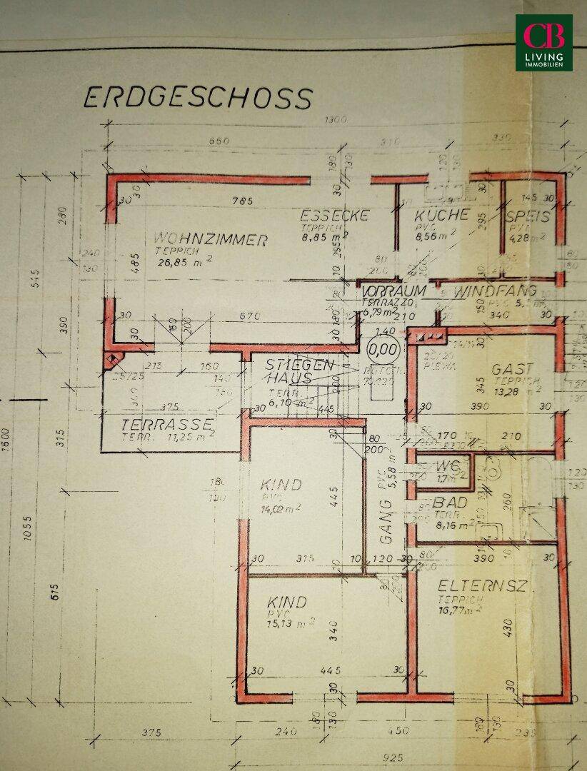 Grundriss des Erdgeschosses mit Wohnzimmer, Essbereich, Küche und Terrasse.