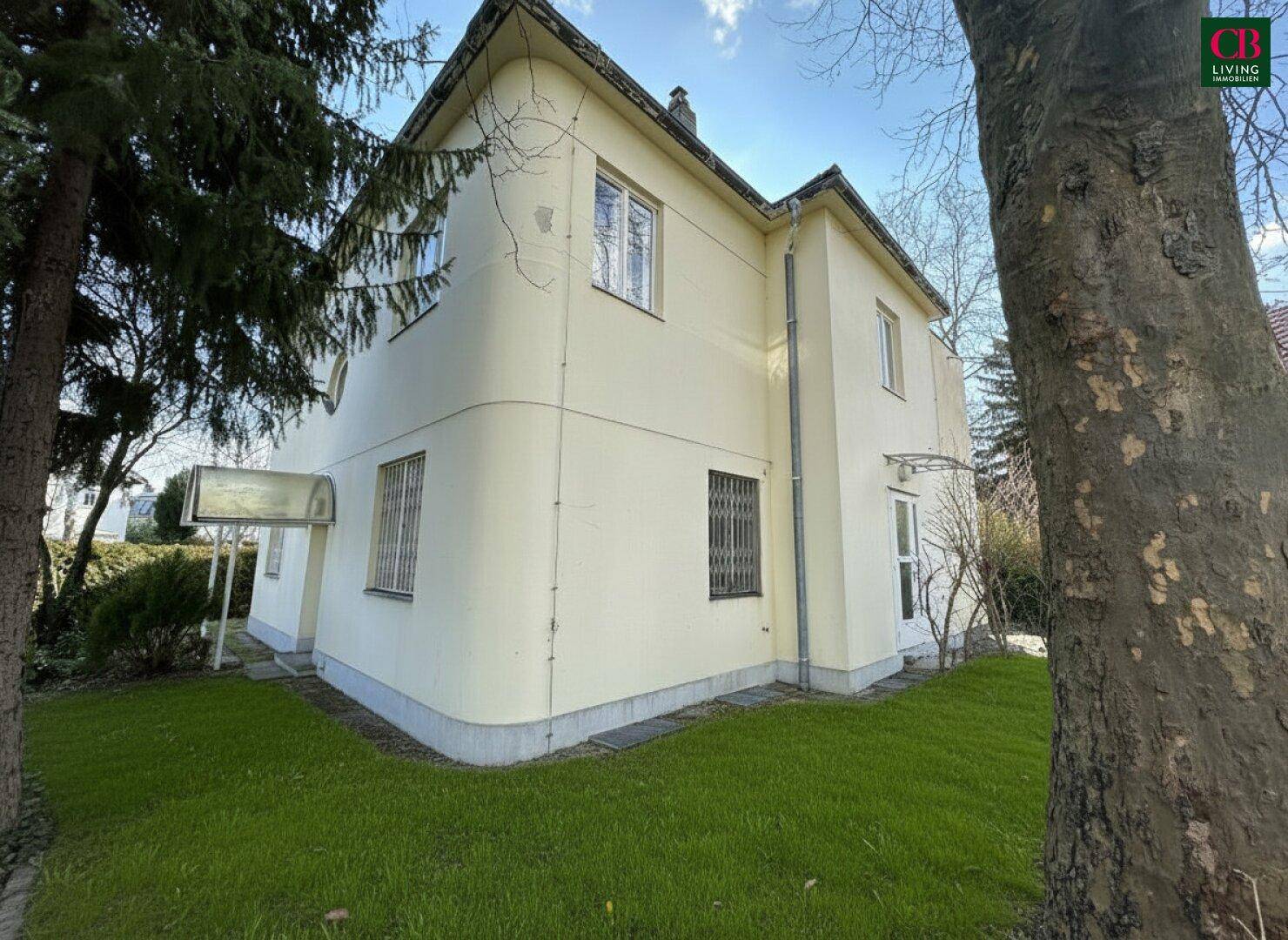 VILLA MIT VIEL POTENZIAL IN BESTLAGE BEIM ROTEN BERG - View 2