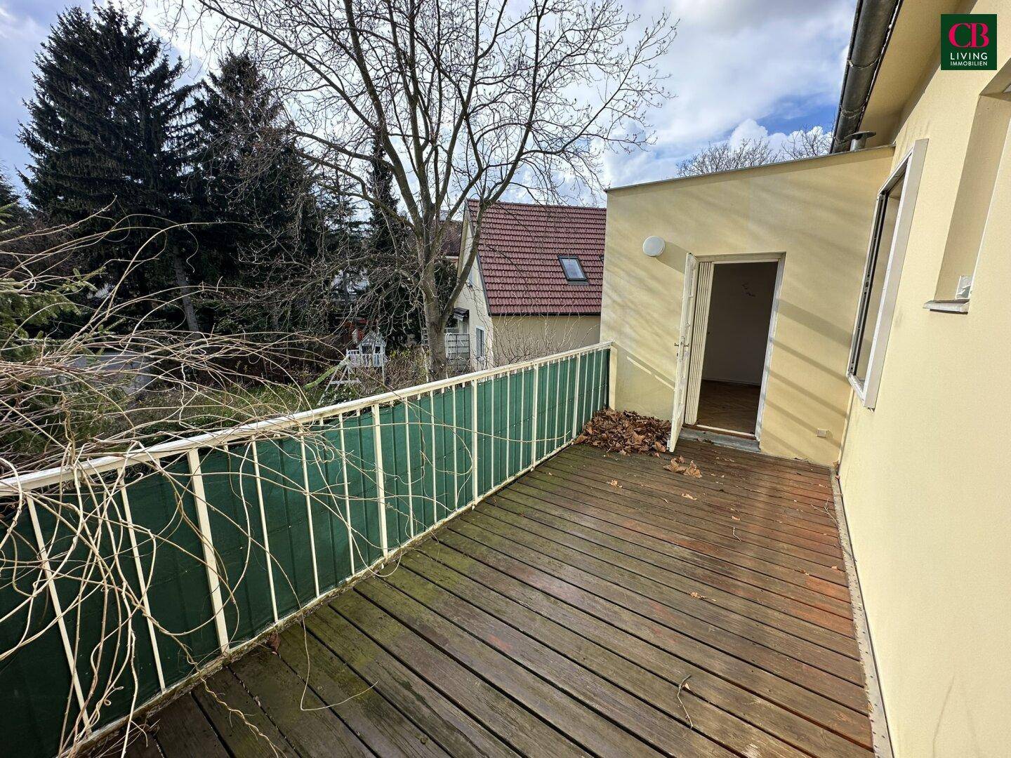 VILLA MIT VIEL POTENZIAL IN BESTLAGE BEIM ROTEN BERG - More