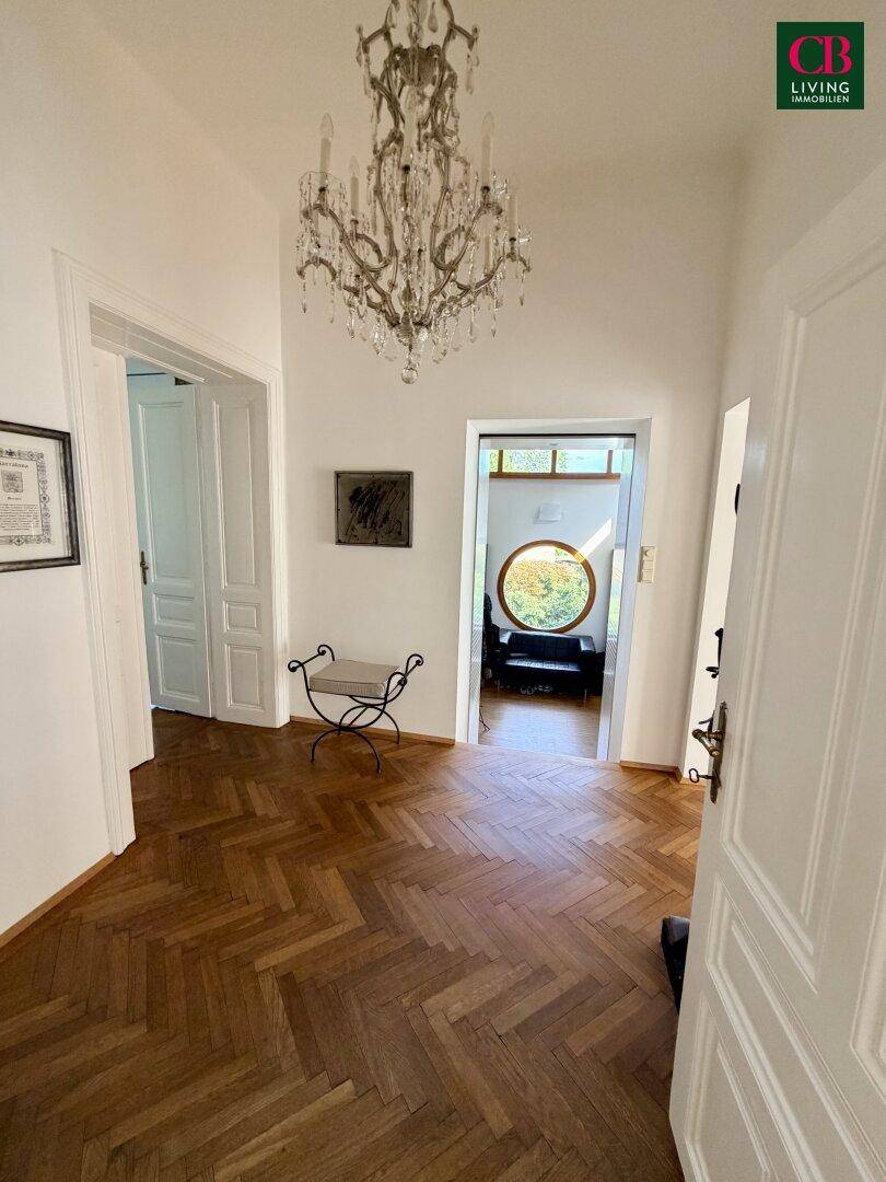 Eine Villa voller Seele, Geschichte und zeitloser Eleganz - View 3
