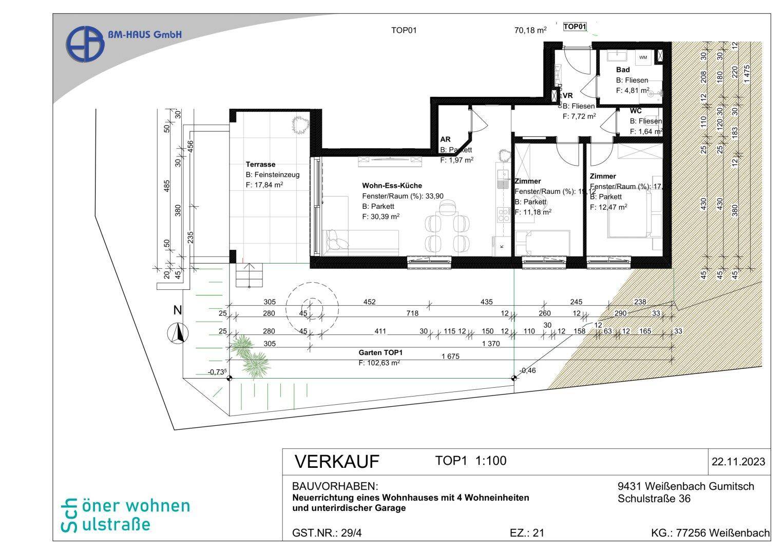Grundriss der Wohneinheit TOP1 mit offenem Wohn-Essbereich, zwei Zimmern, Terrasse und Garten.