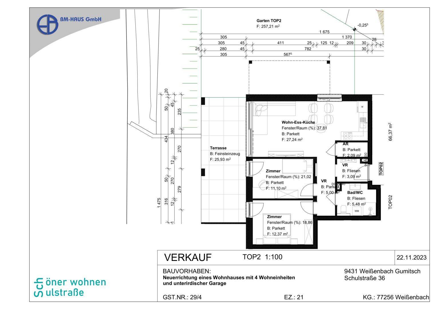 Grundriss der Wohneinheit TOP2 mit offenem Wohn-Essbereich, zwei Zimmern, Terrasse und großem Garten.