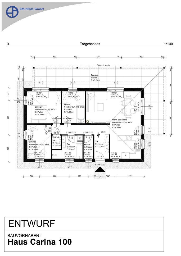 Grundriss des Erdgeschosses von Haus Carina 100 mit offener Wohnküche und Terrasse.