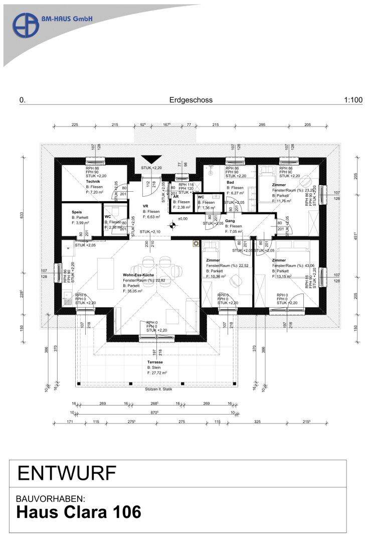 Grundriss des Erdgeschosses von Haus Clara 106 mit Wohn-Ess-Küche und Terrasse.