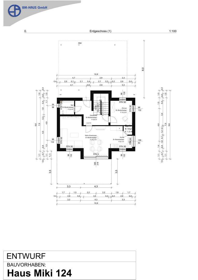 Grundriss des Erdgeschosses von Haus Miki 124 mit offenem Wohnbereich und Terrasse.