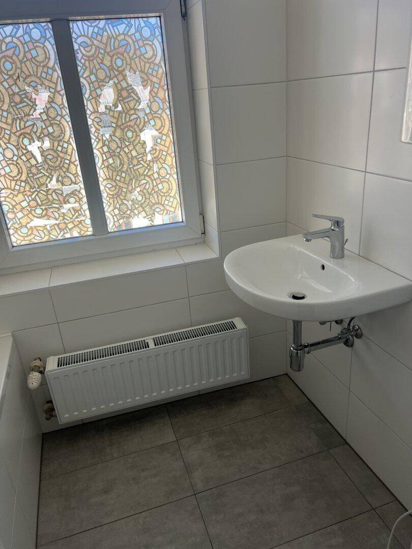 Saniert - neue Küche - Altbau - 3. Stock mit LIFT !! - Więcej