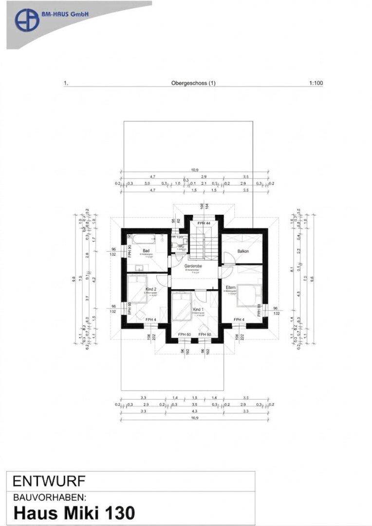 Grundriss des Obergeschosses vom Haus Miki 130 mit drei Schlafzimmern und einem Balkon.
