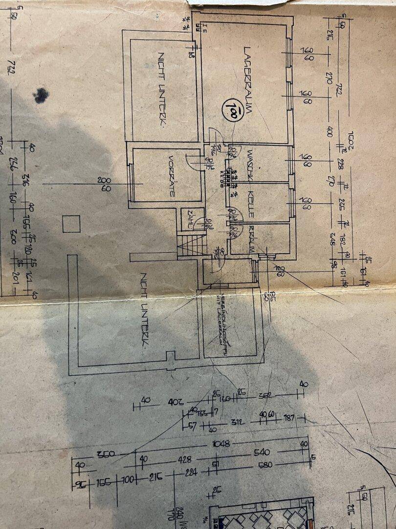 Grundriss des Kellergeschosses mit Lagerräumen und Waschküche.