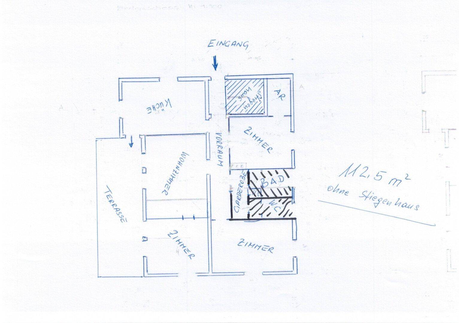 Handgezeichneter Grundriss mit Zimmeraufteilung und Terrassenzugang.