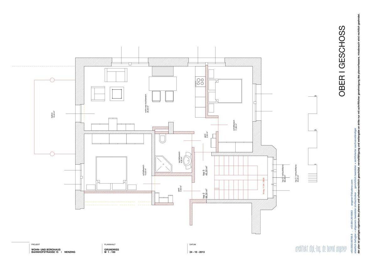Grundriss des Obergeschosses mit Schlafzimmern, Wohnbereich und Badezimmer.