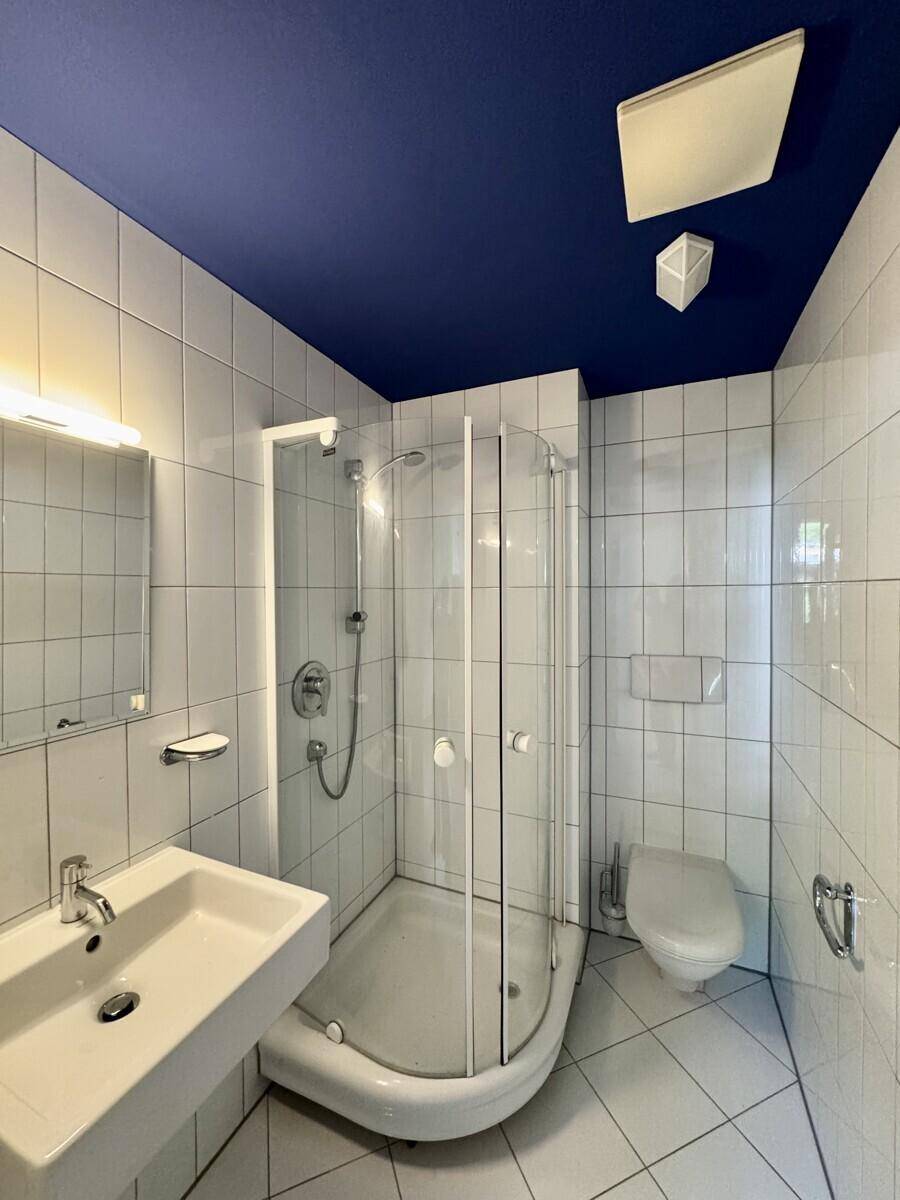 Badezimmer mit Dusche