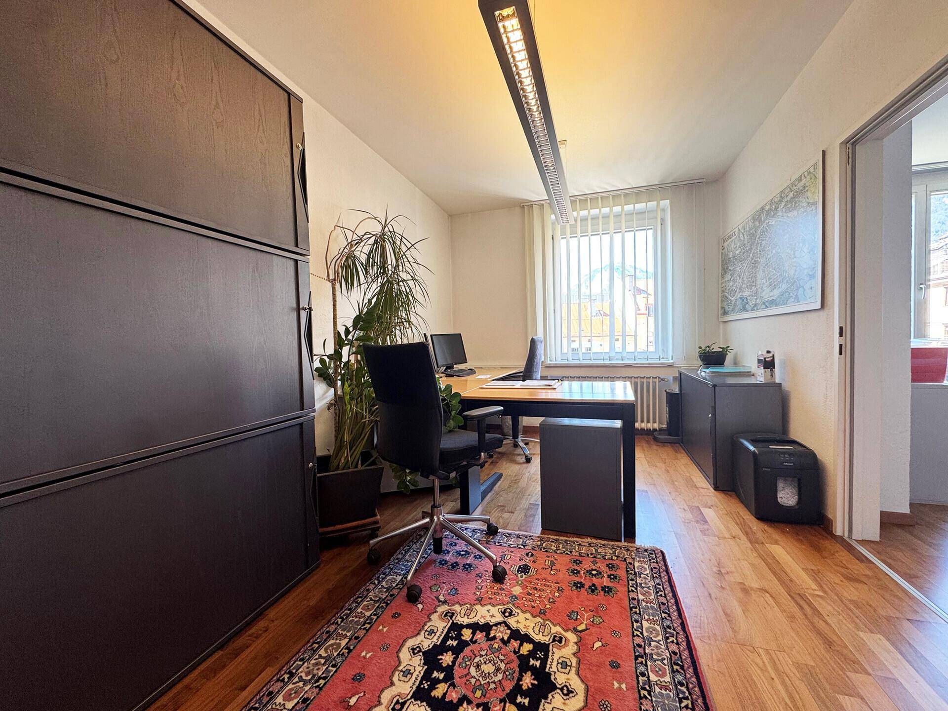 Büro im Zentrum - 4 Zimmer mit feudalem Eingangsbereich - Więcej