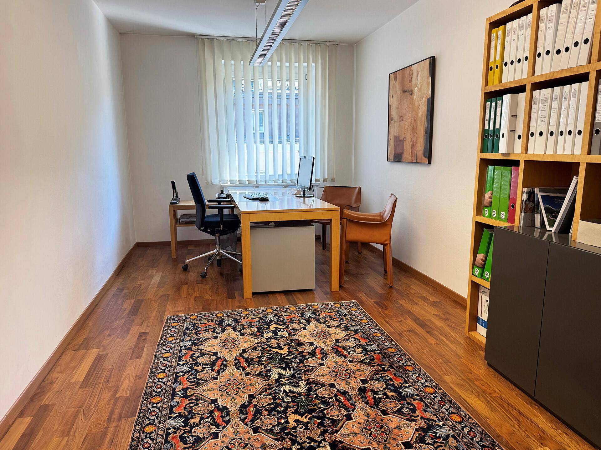 Büro im Zentrum - 4 Zimmer mit feudalem Eingangsbereich - Widok 6