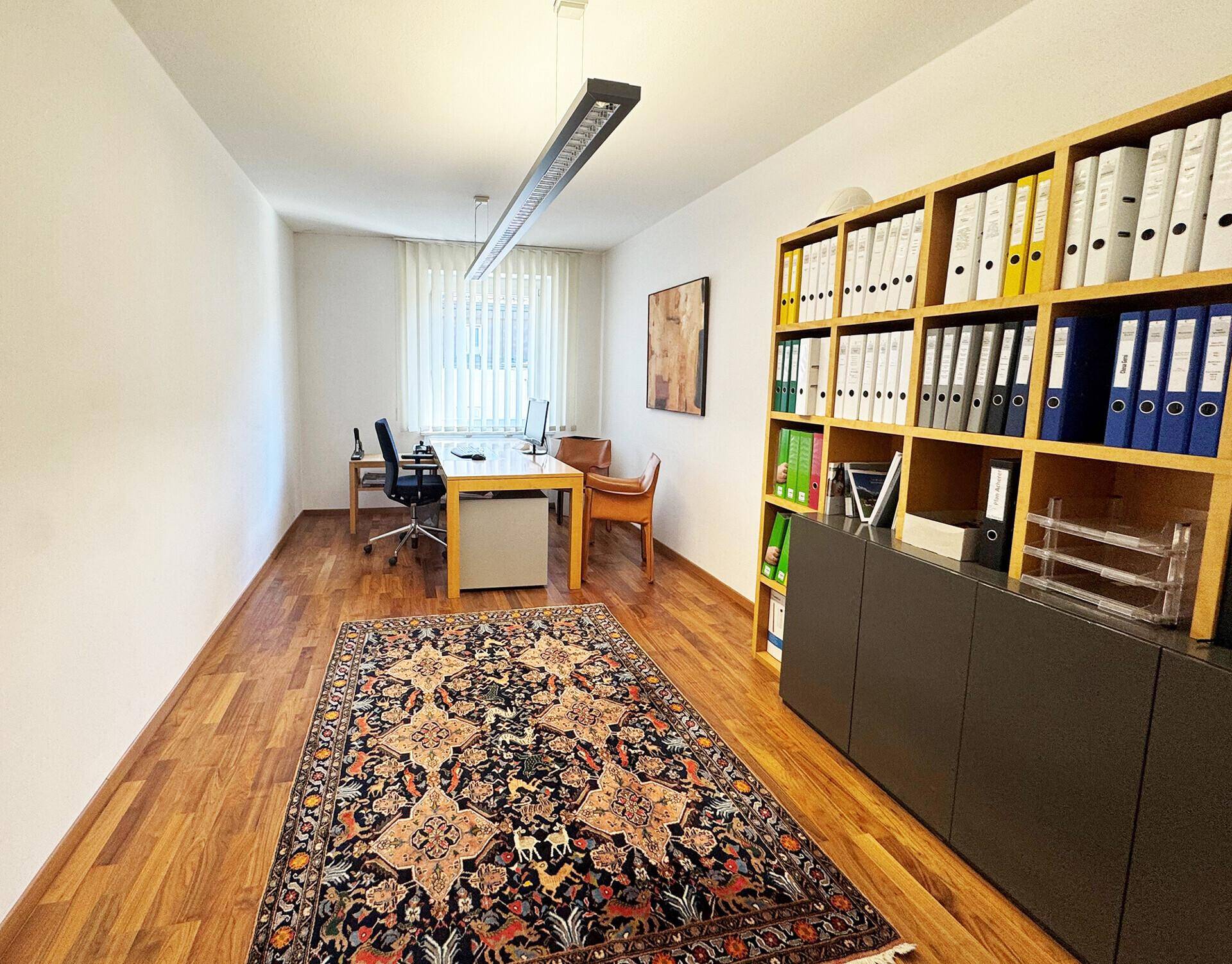 Büro im Zentrum - 4 Zimmer mit feudalem Eingangsbereich - Widok 5
