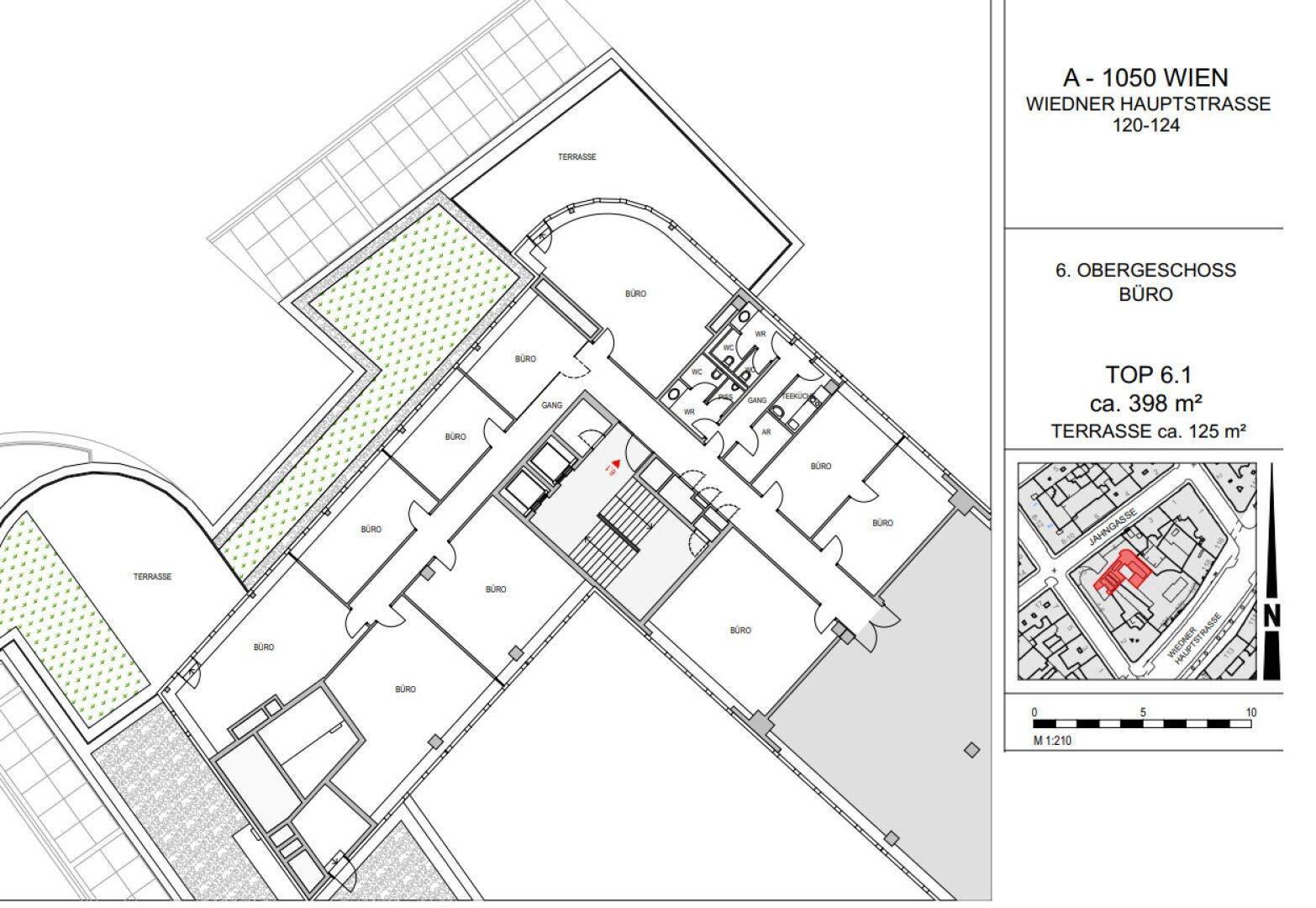 Grundriss des sechsten Obergeschosses mit mehreren Büroräumen, Fluren, Toiletten und einer großen Terrasse.