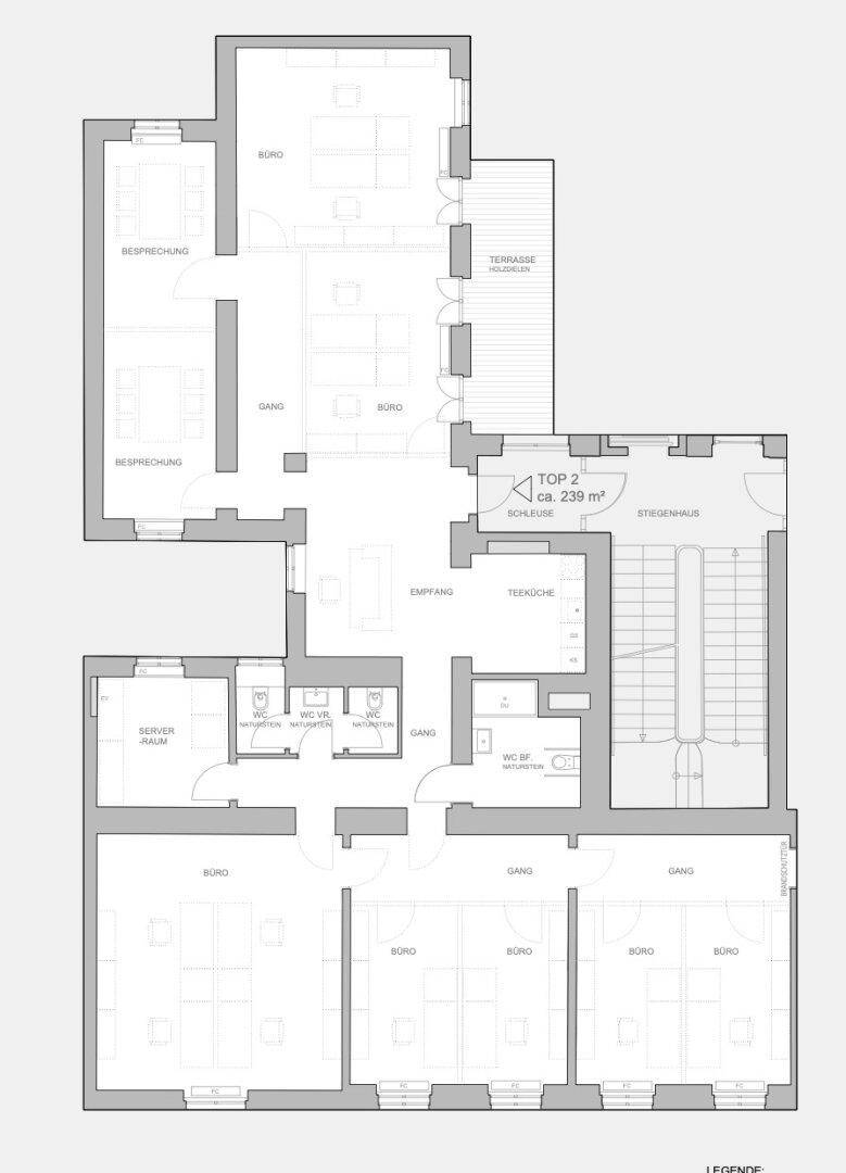 Grundriss einer Büroetage mit Büros, Besprechungsräumen, Empfang, Teeküche und Terrasse.