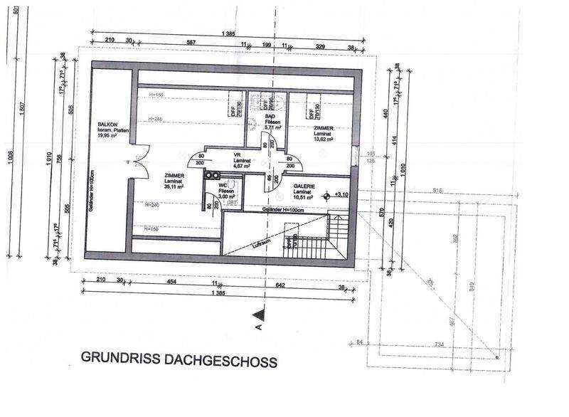 Grundriss des Dachgeschosses mit Schlafzimmern, Bad und Balkon.