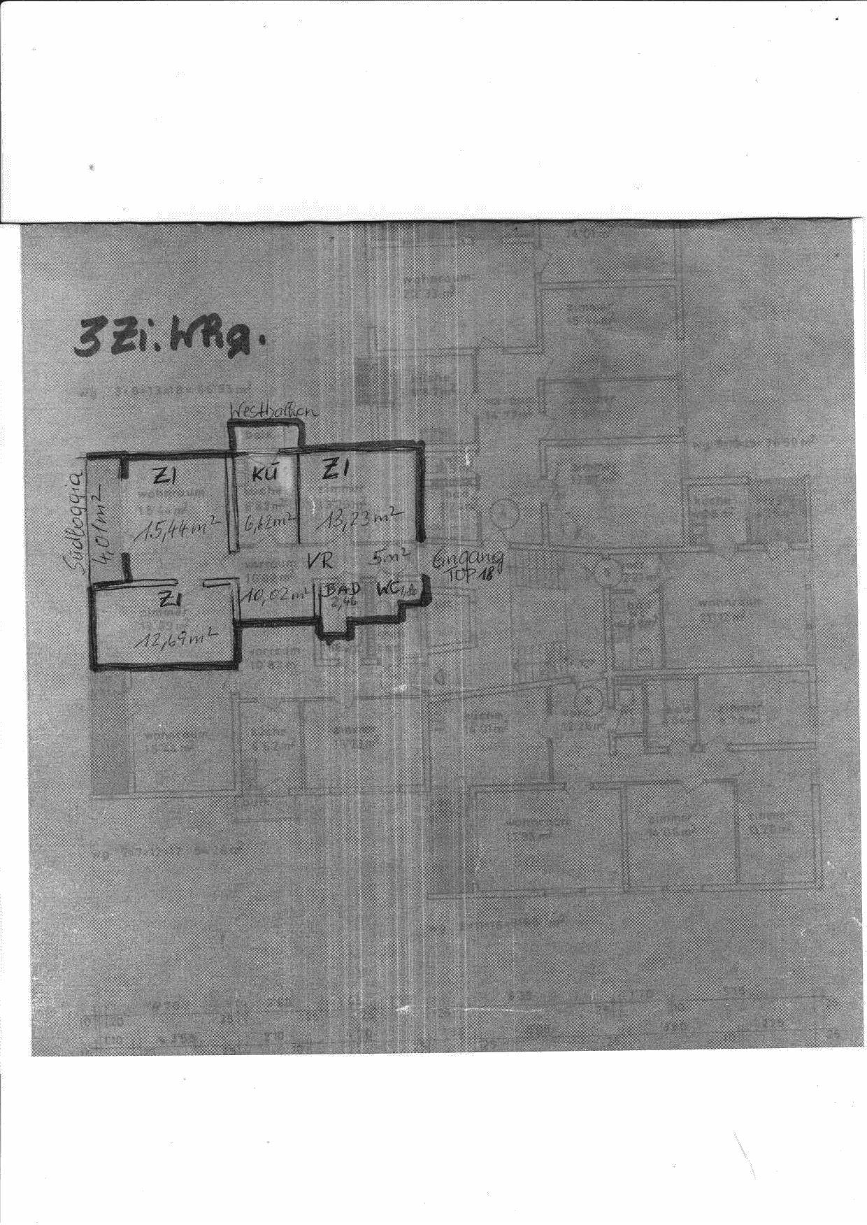 Schwarz-Weiß-Grundriss einer 3-Zimmer-Wohnung mit markierten Bereichen und Flächenangaben.