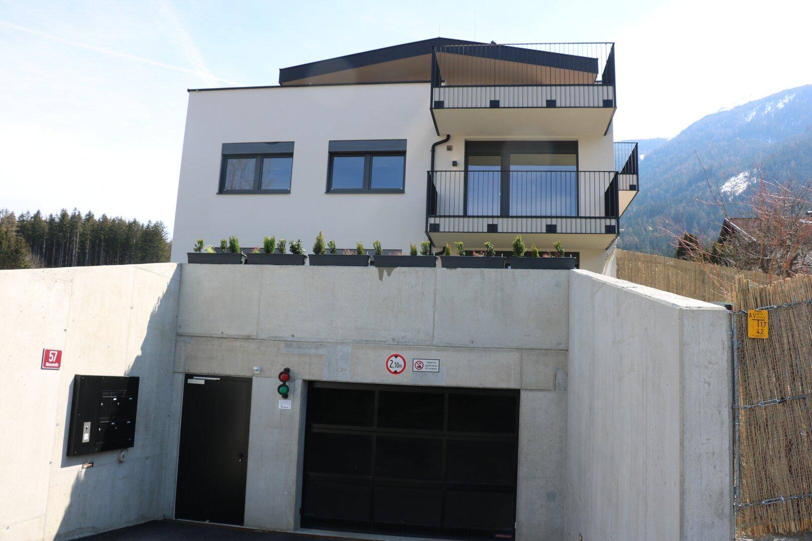 Tiefgarageneinfahrt