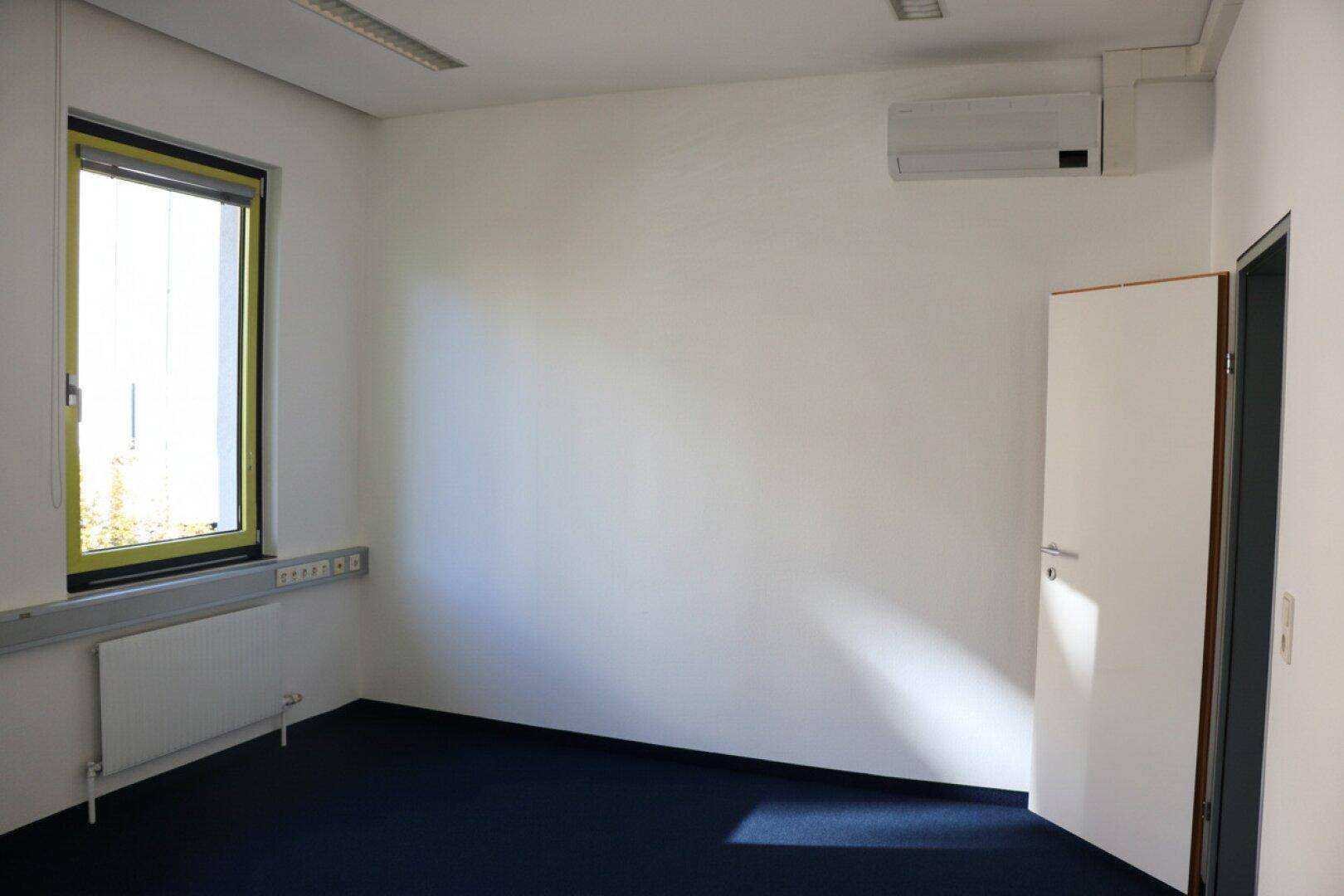 Geräumige Bürofläche 123 qm im 1. OG - Nähe Landhausplatz – další