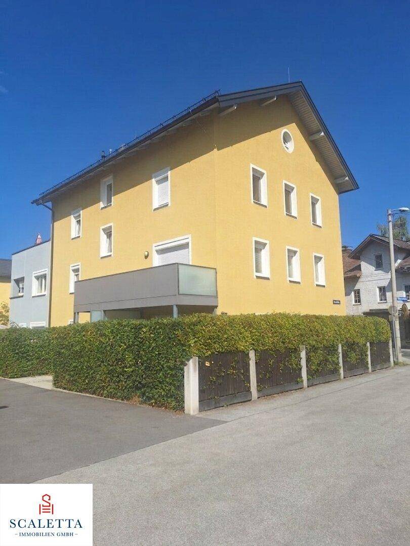 freundliches Haus mit insgesamt 5 Wohnungen