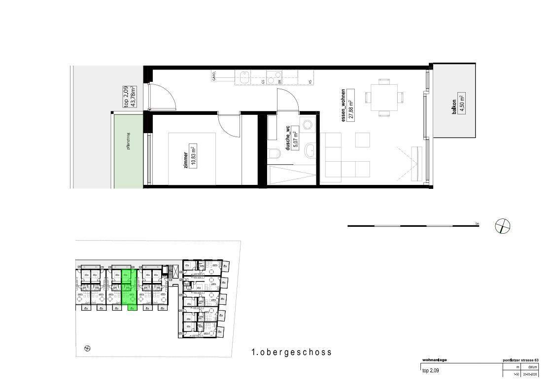Grundriss einer Wohnung im ersten Obergeschoss mit offenem Wohnbereich, Schlafzimmer und Balkon.