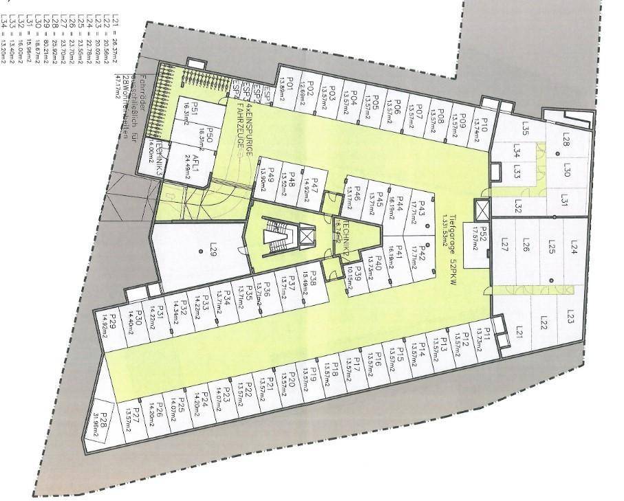 Grundriss der Tiefgarage mit zahlreichen Stellplätzen und Zugang zu den Wohneinheiten.