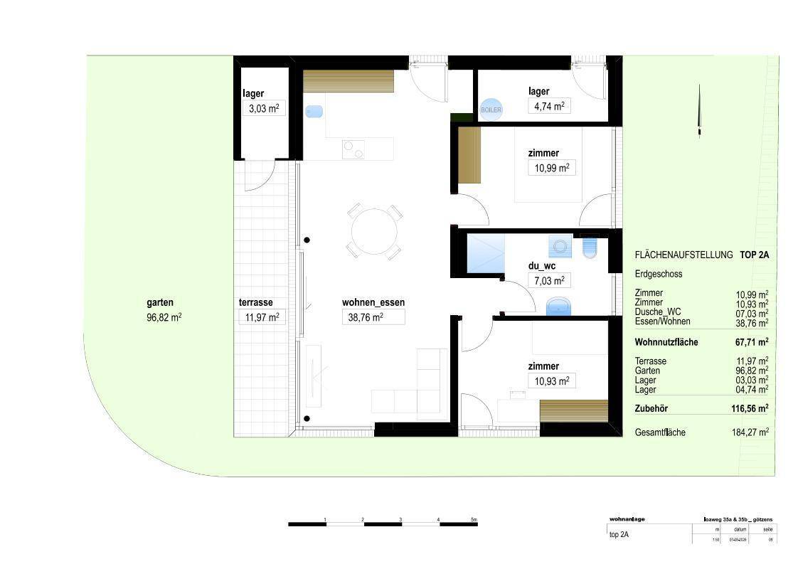 Grundriss des Erdgeschosses mit offenem Wohn-Essbereich, zwei Zimmern, Terrasse und Garten.