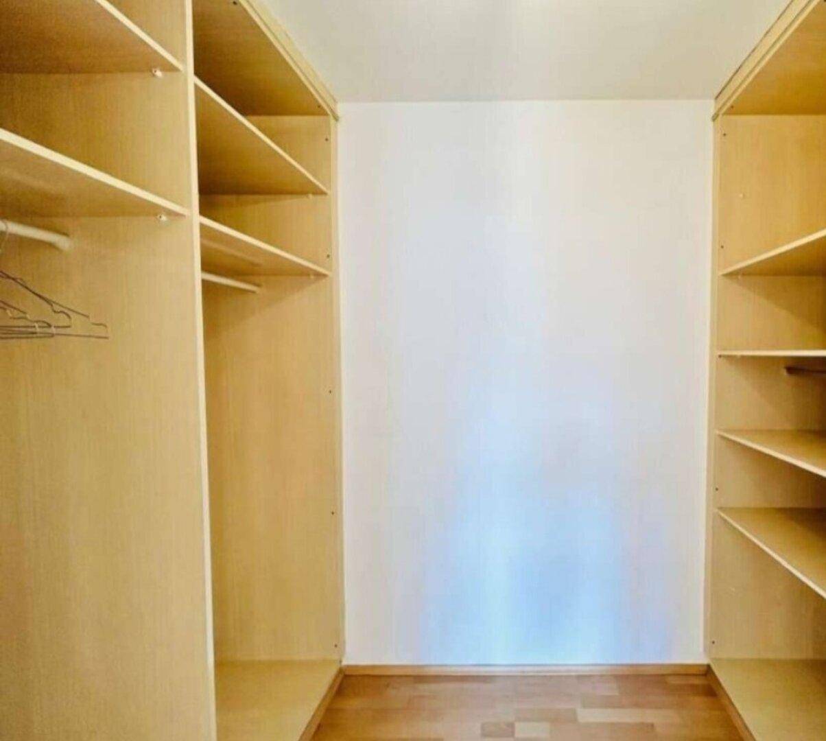 Kleiderschrank