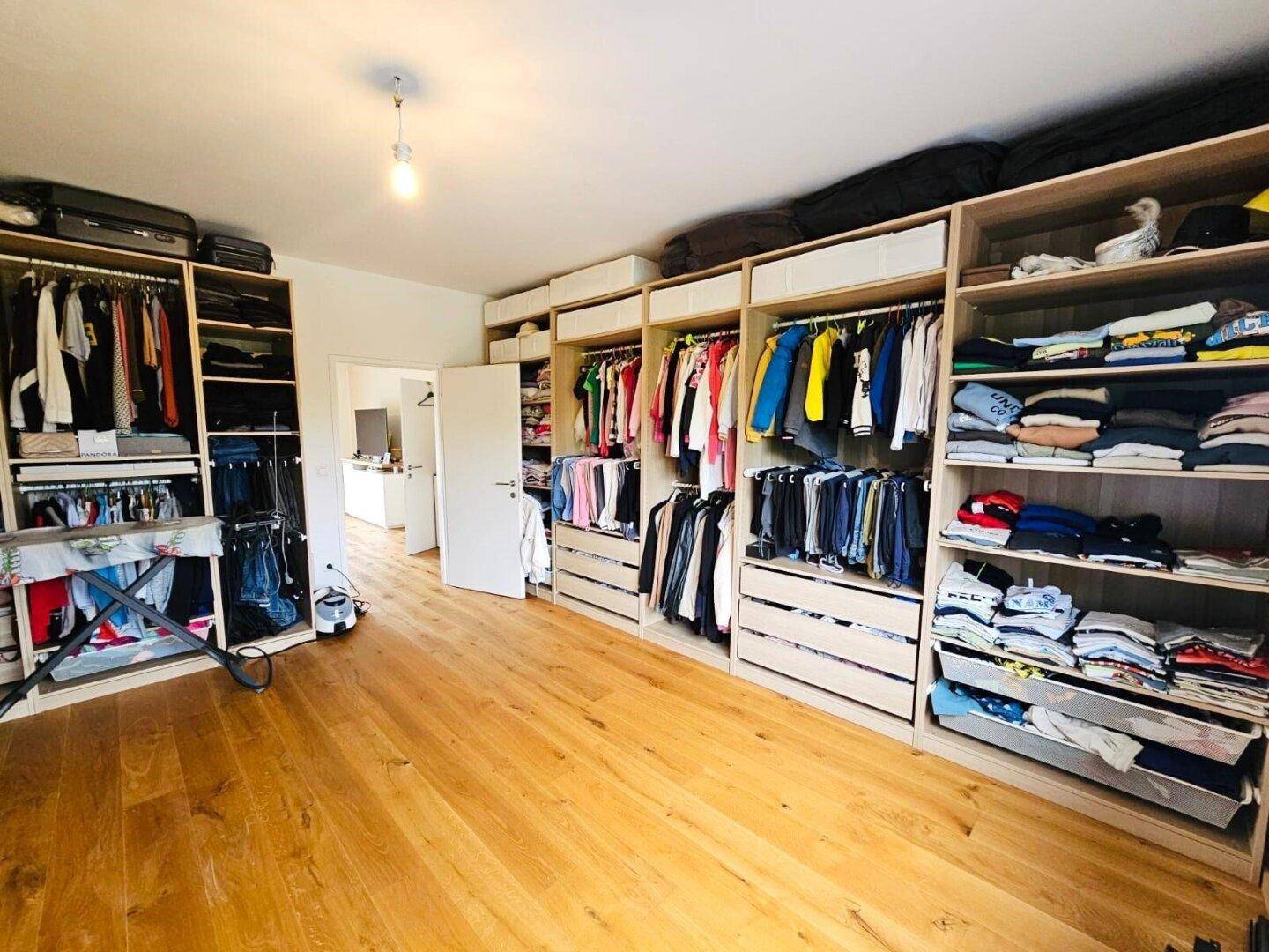 begehbarer Kleiderschrank
