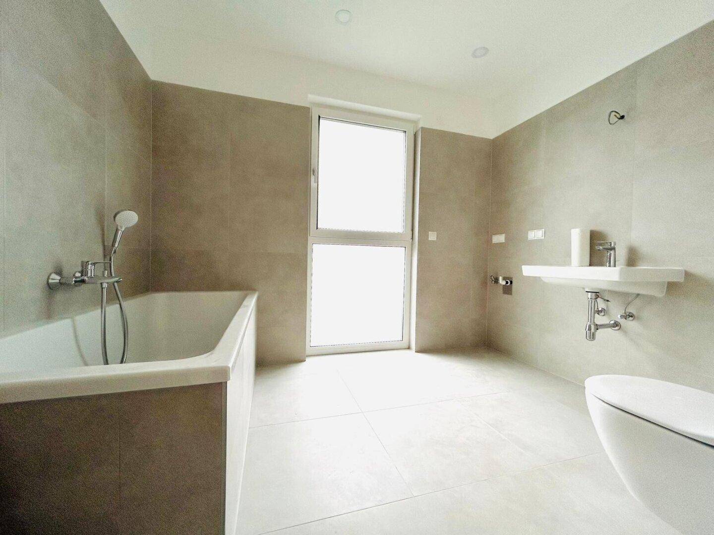 Badezimmer I mit Badewanne