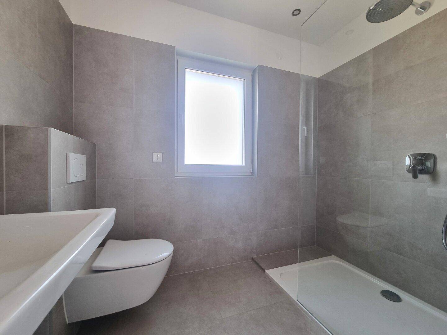 Badezimmer mit Dusche