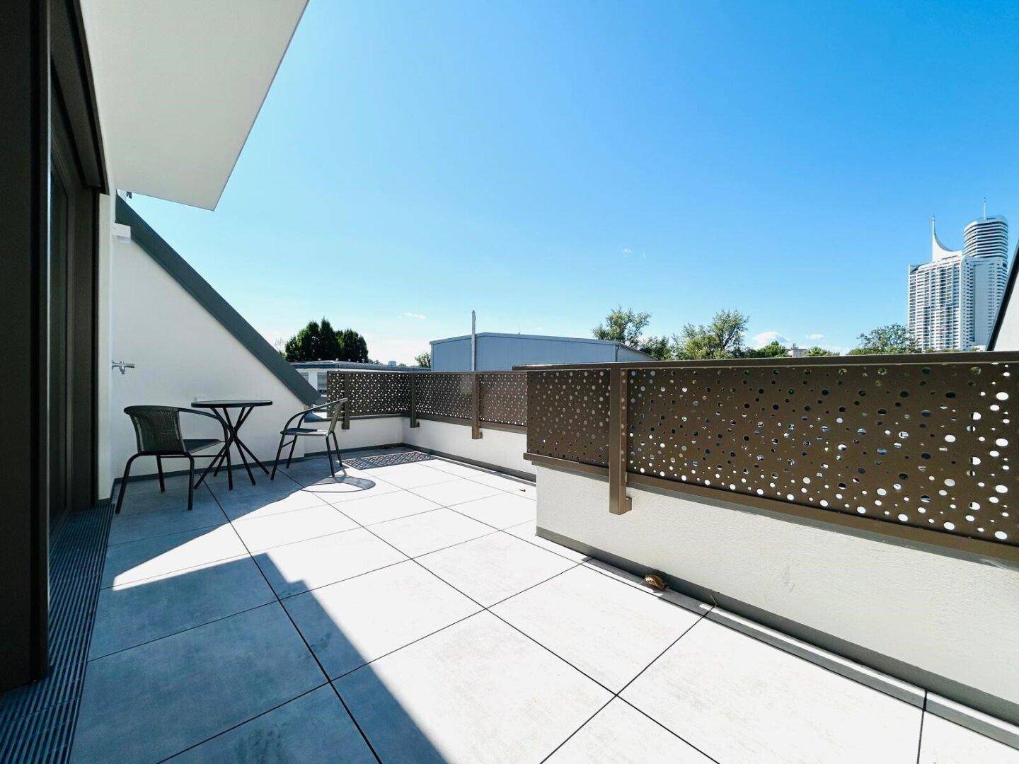 großzügige Terrasse