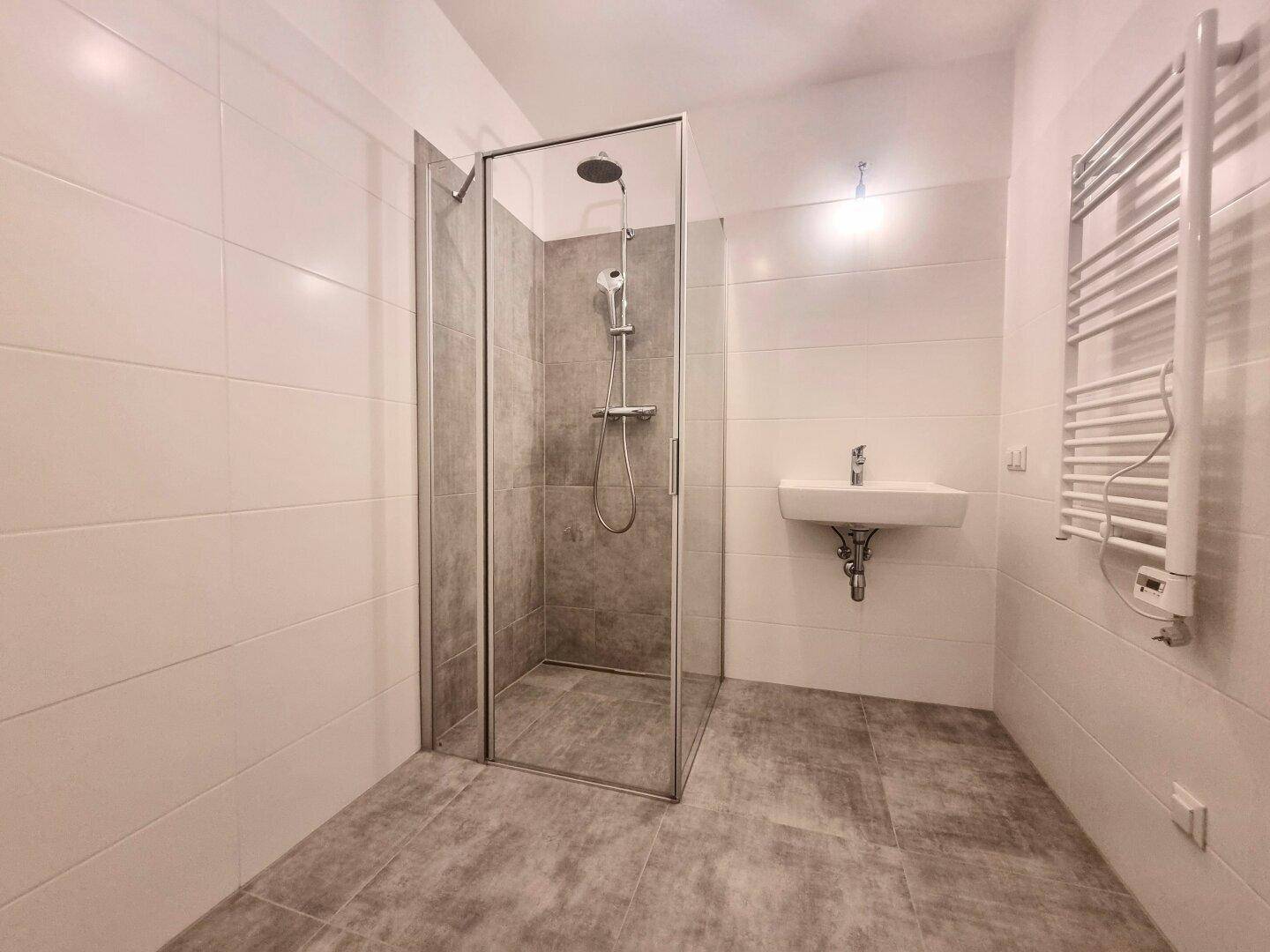 Badezimmer mit Dusche
