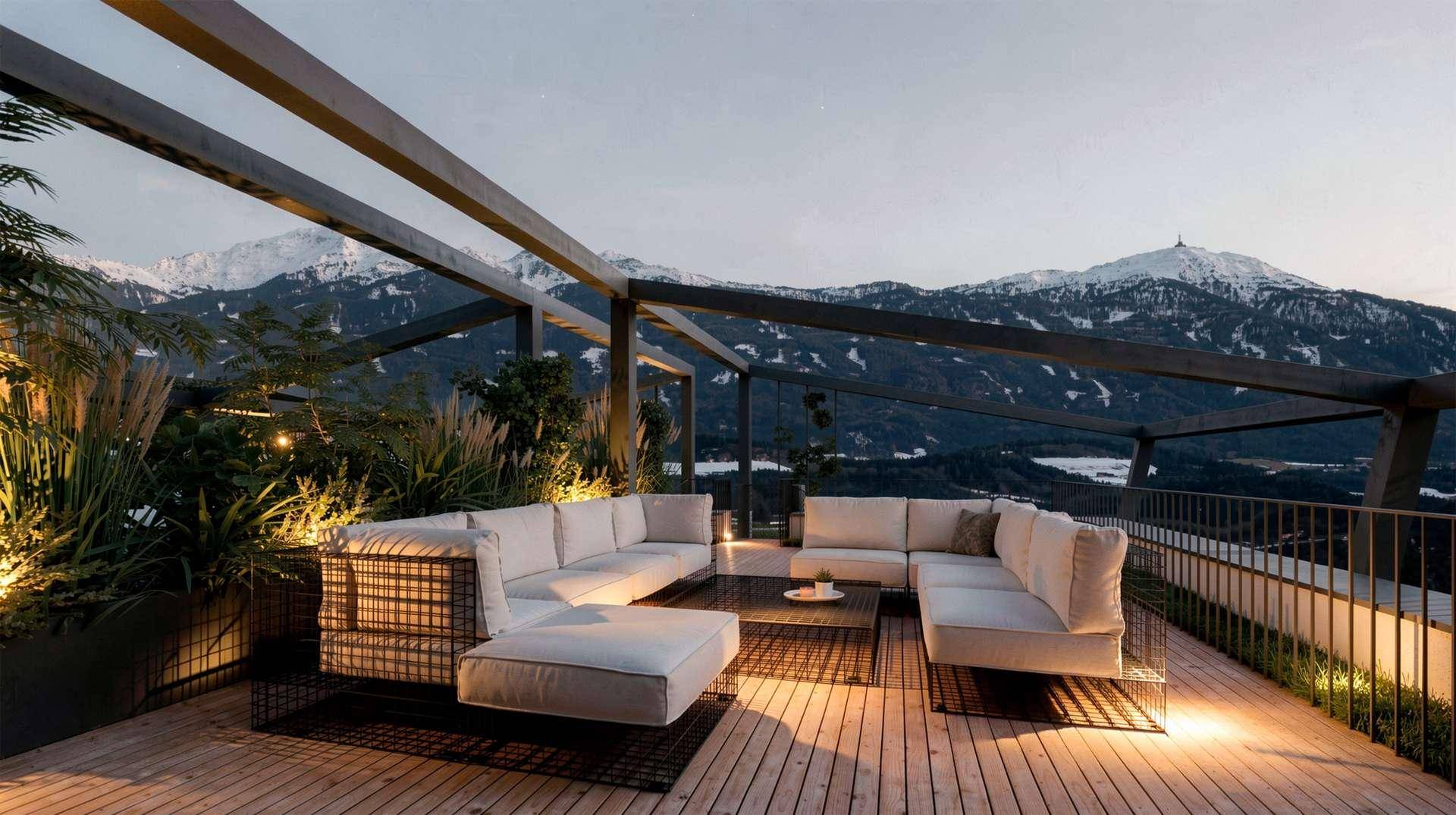 Geräumige Dachterrasse mit moderner Lounge-Möblierung und atemberaubendem Bergblick bei Sonnenuntergang.