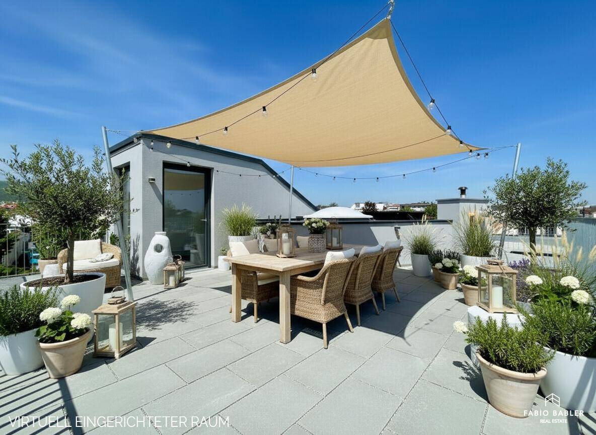 Große Dachterrasse mit Essbereich, Sonnensegel, Pflanzen und weitem Blick über die Stadt.