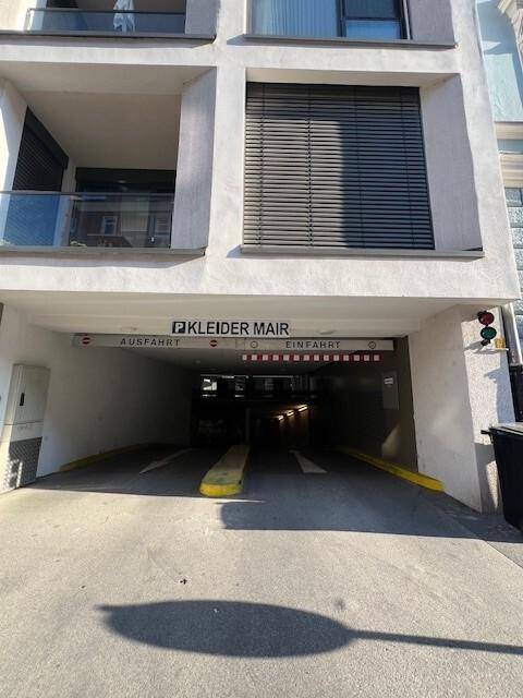 Tiefgarageneinfahrt