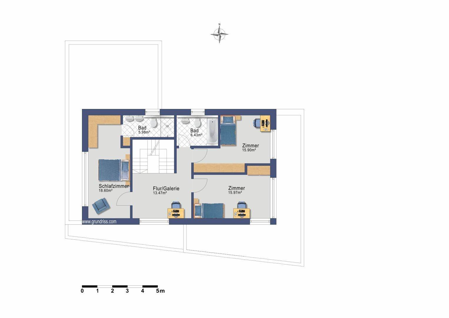 Grundriss des Obergeschosses mit drei Schlafzimmern und zwei Badezimmern, ideal für Familien.