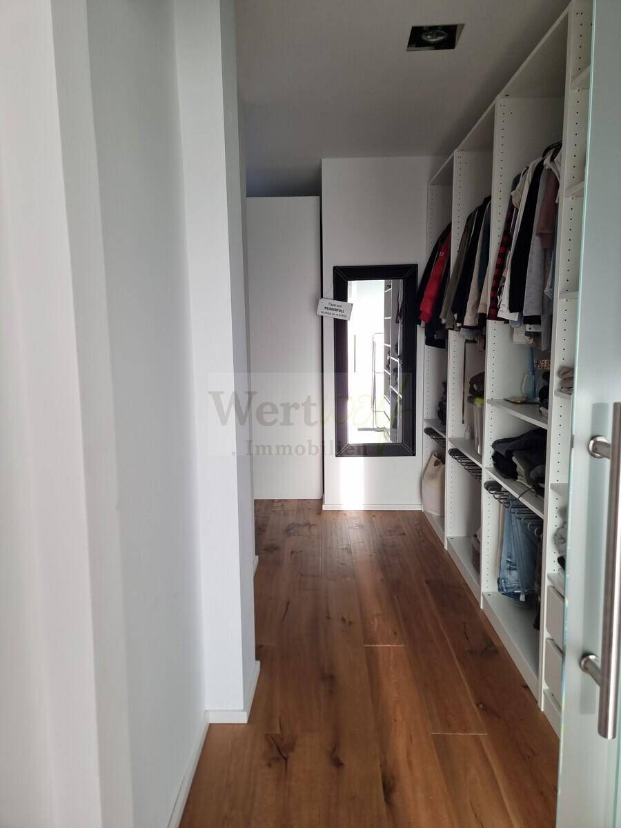 OG - Schlafzimmer begehbarer Schrank