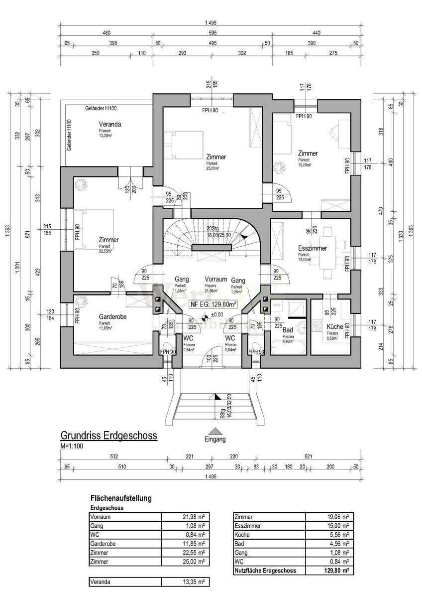 Grundriss des Erdgeschosses mit mehreren Zimmern, einer Veranda, separatem WC und begehbarem Kleiderschrank.