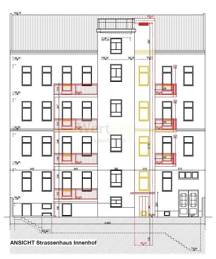Fassadenansicht des Straßenhauses mit mehreren Balkonen und Fenstern zur Hofseite.