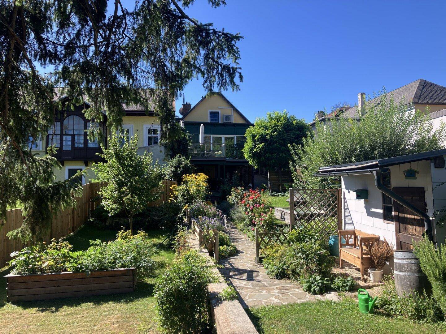 EINZIGARTIGES LIEBHABEROBJEKT! Entzückendes, generalsaniertes "Winzerhaus" am Gießhübl mit traumhaftem Garten, Carport, Wintergarten, Terrasse, Weinkeller, Gartenhaus (um 95 m² erweiterbar), Salettl, uvm. - Widok 3