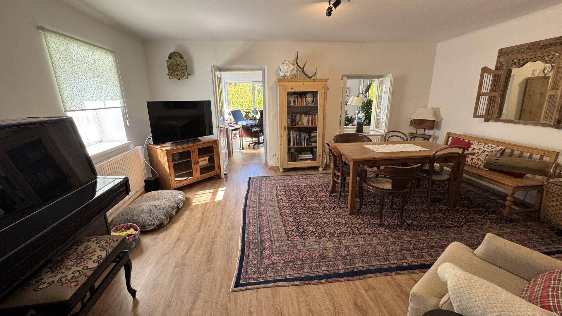 EINZIGARTIGES LIEBHABEROBJEKT! Entzückendes, generalsaniertes "Winzerhaus" am Gießhübl mit traumhaftem Garten, Carport, Wintergarten, Terrasse, Weinkeller, Gartenhaus (um 95 m² erweiterbar), Salettl, uvm. - Więcej